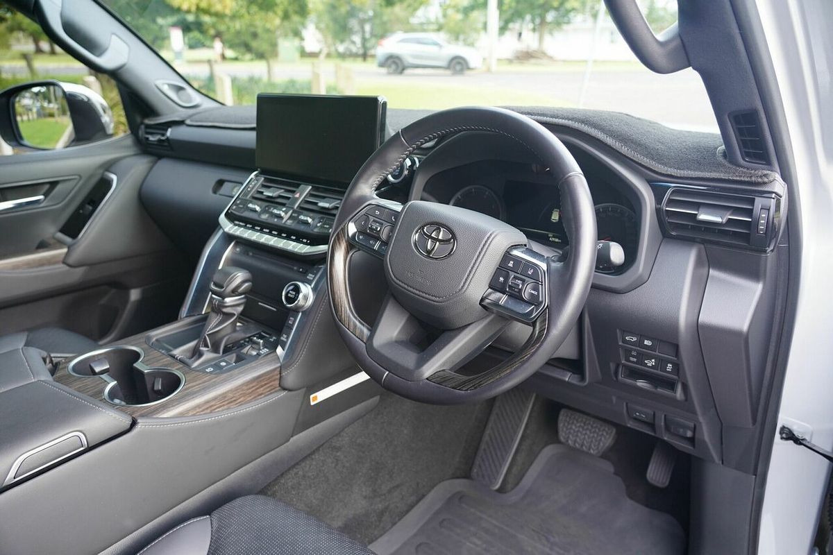 2022 Toyota Landcruiser LC300 Sahara (4x4) FJA300R