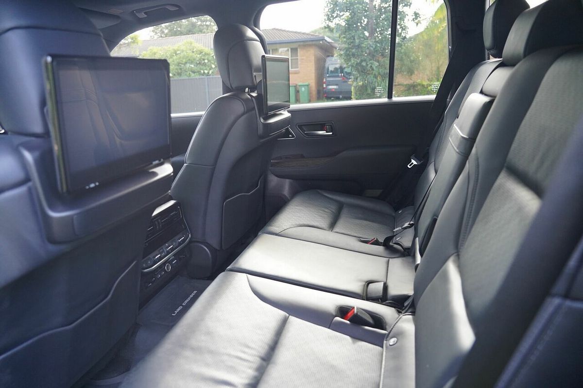 2022 Toyota Landcruiser LC300 Sahara (4x4) FJA300R