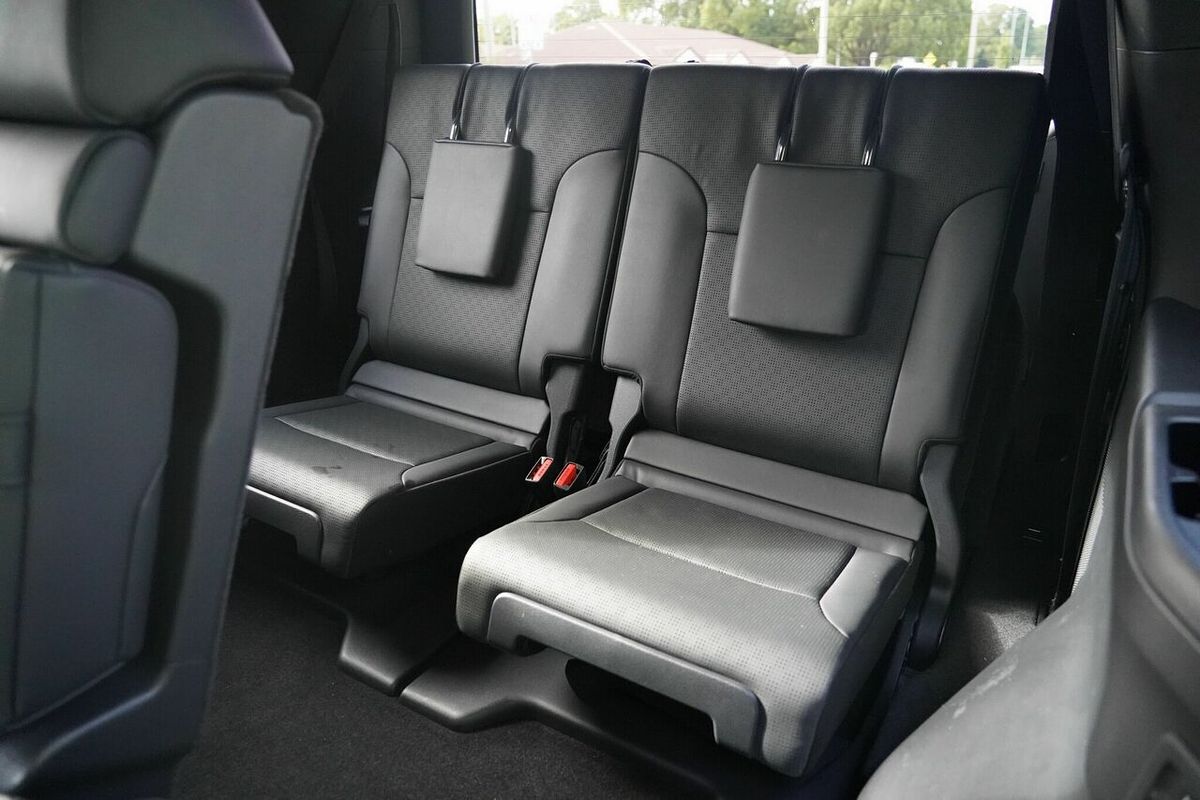 2022 Toyota Landcruiser LC300 Sahara (4x4) FJA300R
