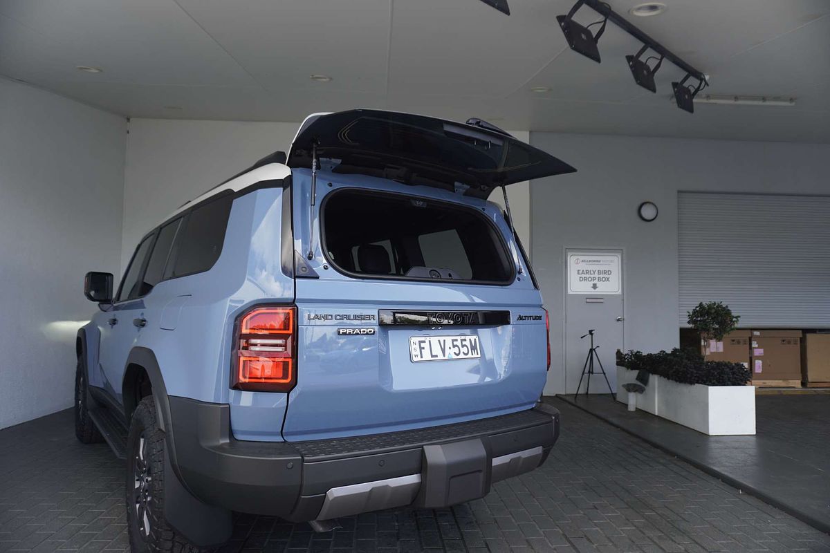 2024 Toyota Landcruiser Prado Altitude GDJ251R