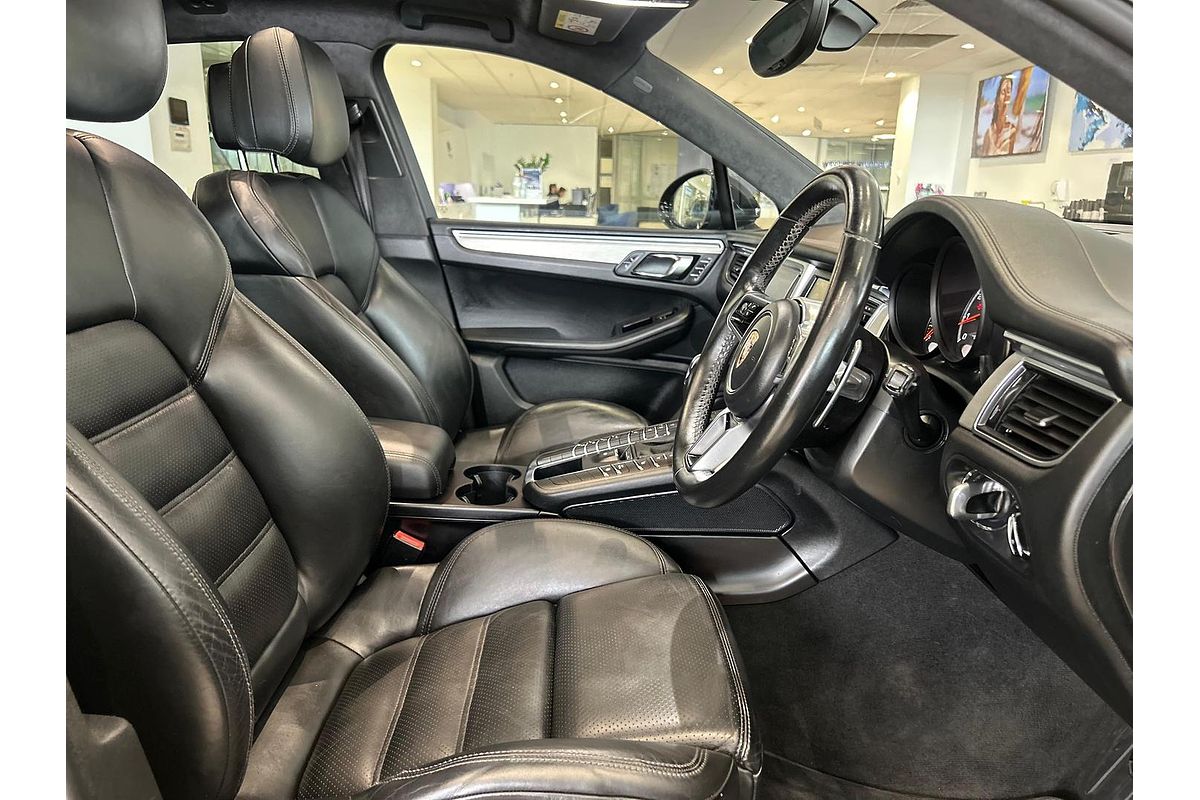 2015 Porsche Macan Turbo 95B