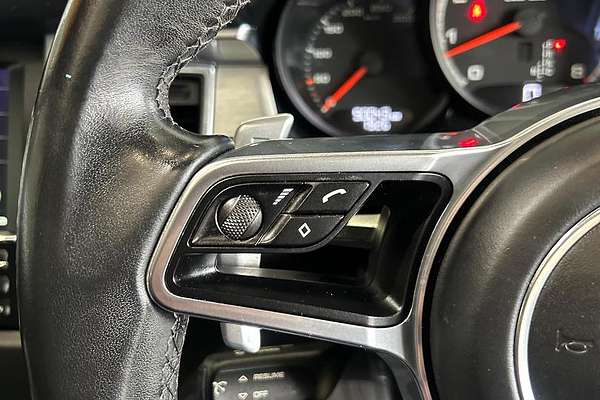 2015 Porsche Macan Turbo 95B