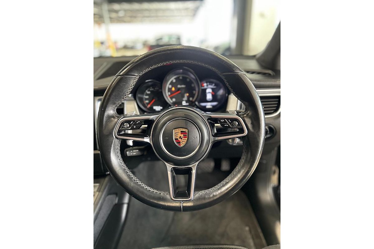 2015 Porsche Macan Turbo 95B