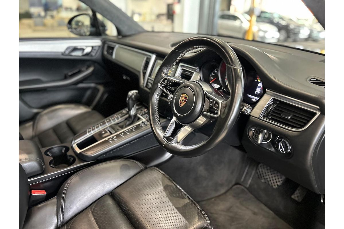 2015 Porsche Macan Turbo 95B