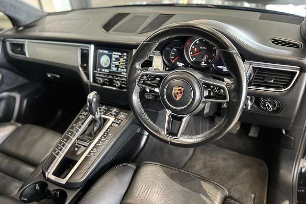 2015 Porsche Macan Turbo 95B