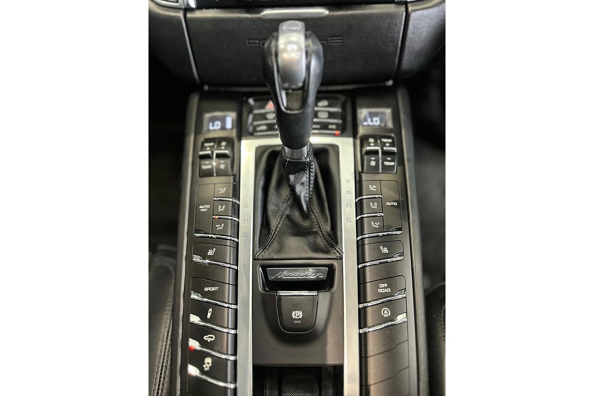 2015 Porsche Macan Turbo 95B