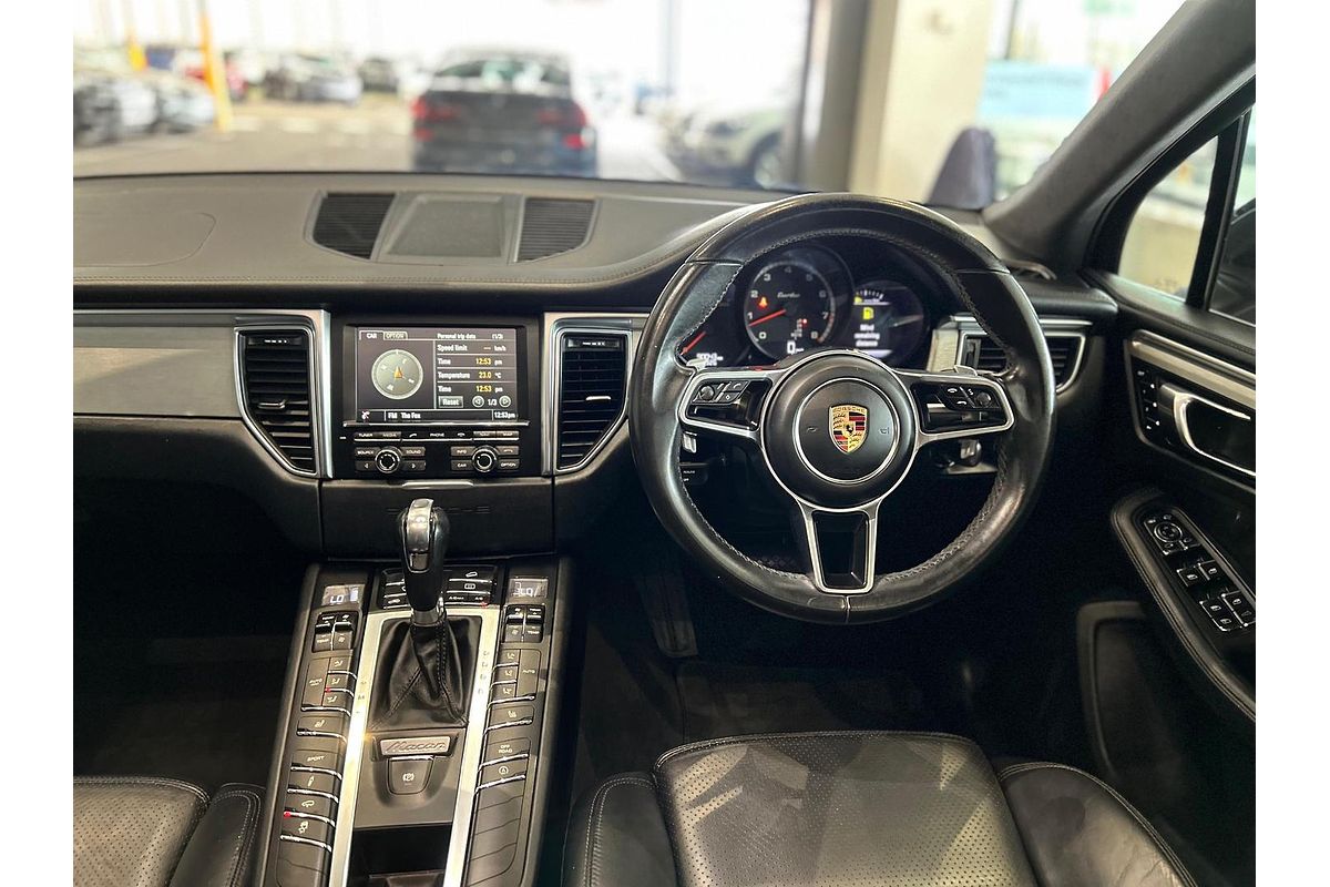2015 Porsche Macan Turbo 95B