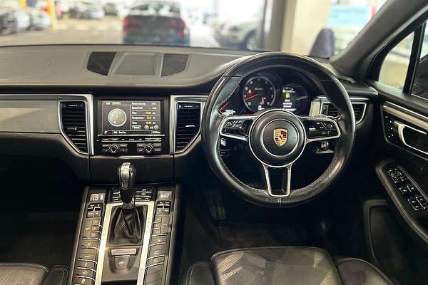 2015 Porsche Macan Turbo 95B