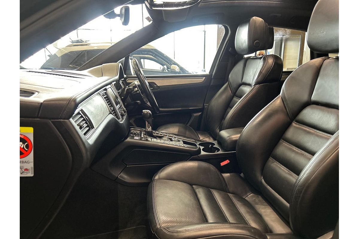 2015 Porsche Macan Turbo 95B