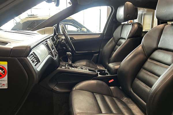 2015 Porsche Macan Turbo 95B