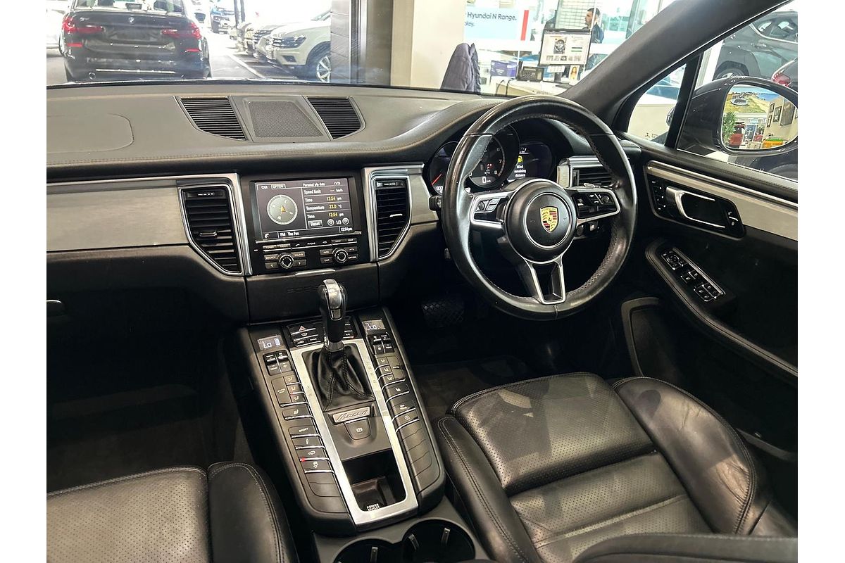 2015 Porsche Macan Turbo 95B