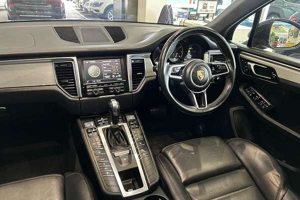 2015 Porsche Macan Turbo 95B