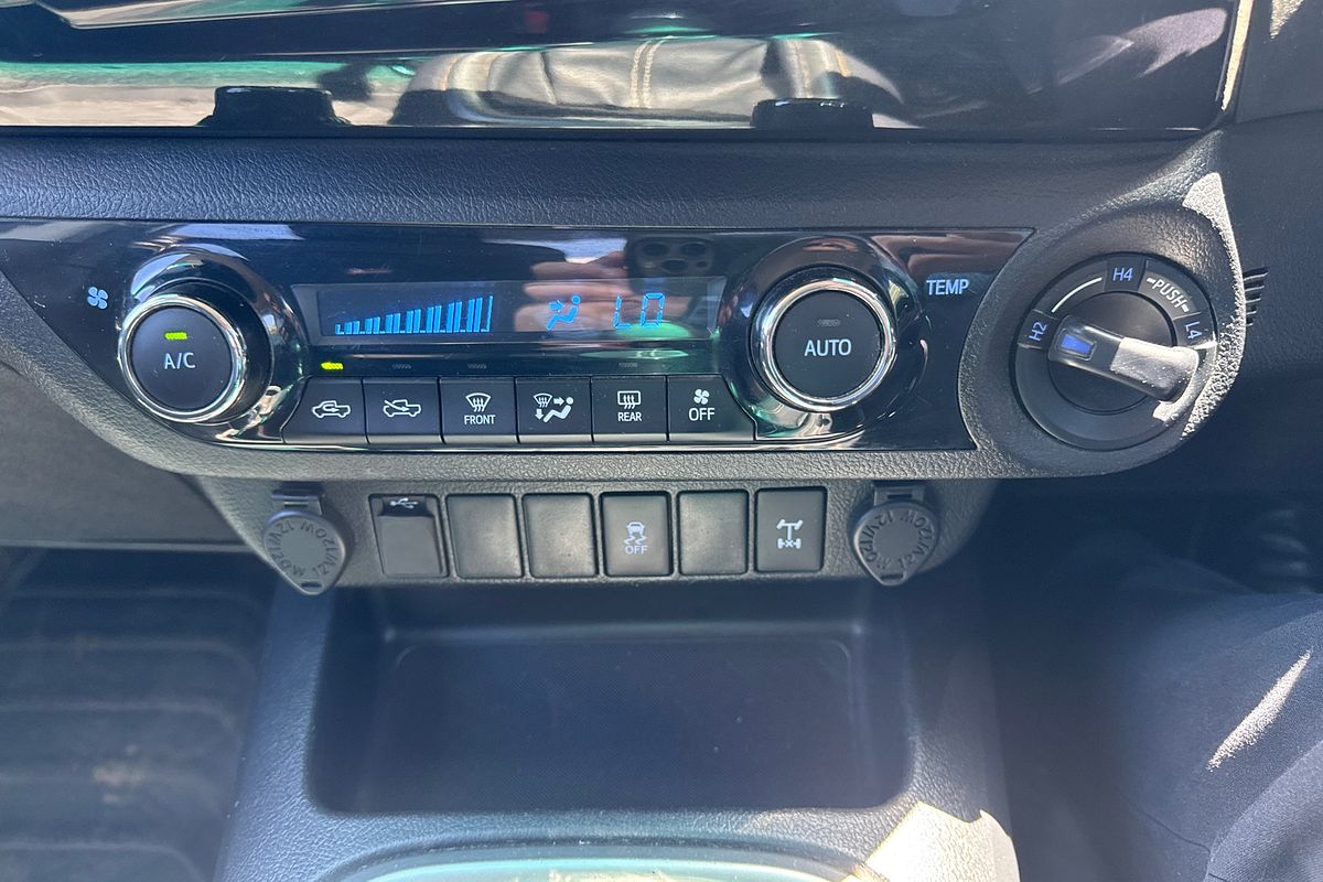 2016 Toyota Hilux SR5 GUN126R 4X4