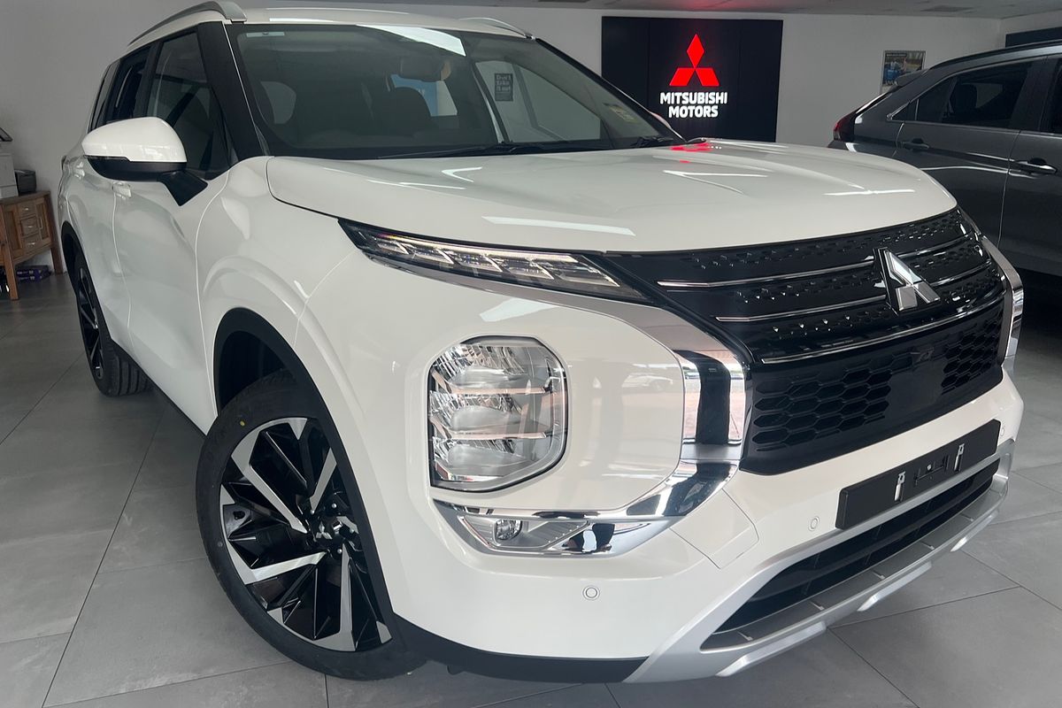 2024 Mitsubishi Outlander LS ZM