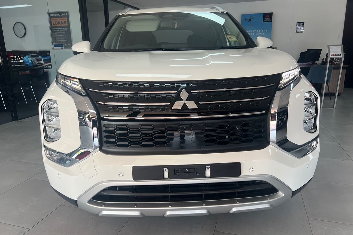 2024 Mitsubishi Outlander LS ZM