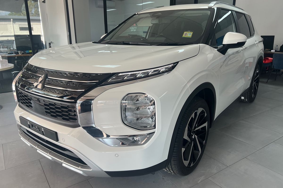 2024 Mitsubishi Outlander LS ZM