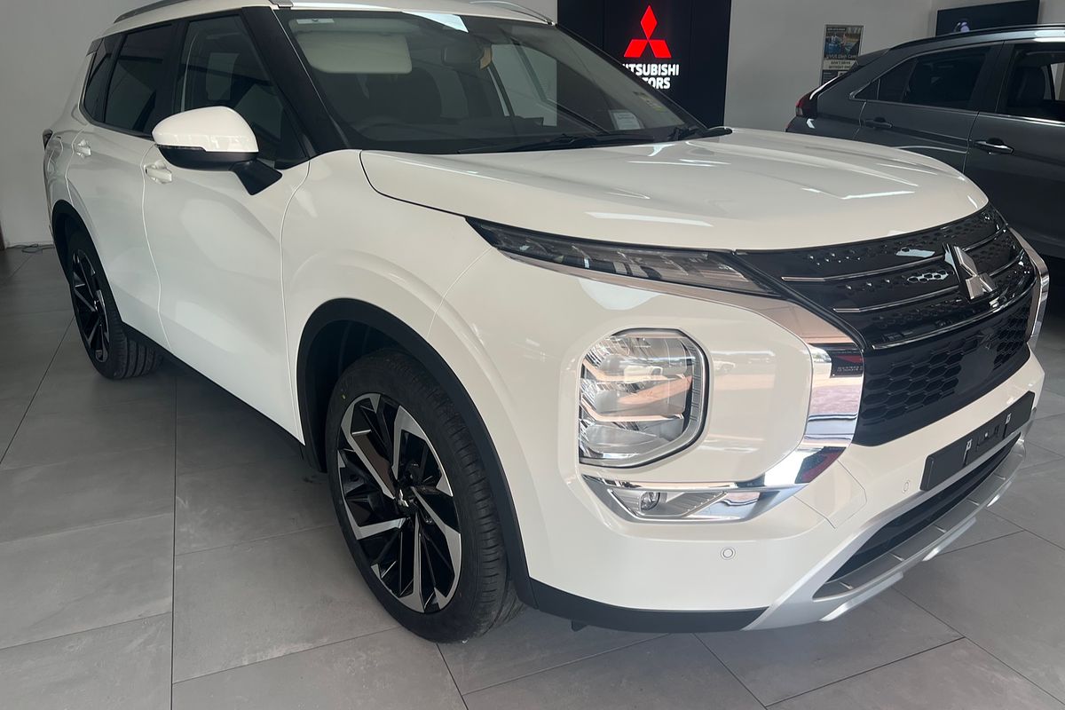 2024 Mitsubishi Outlander LS ZM