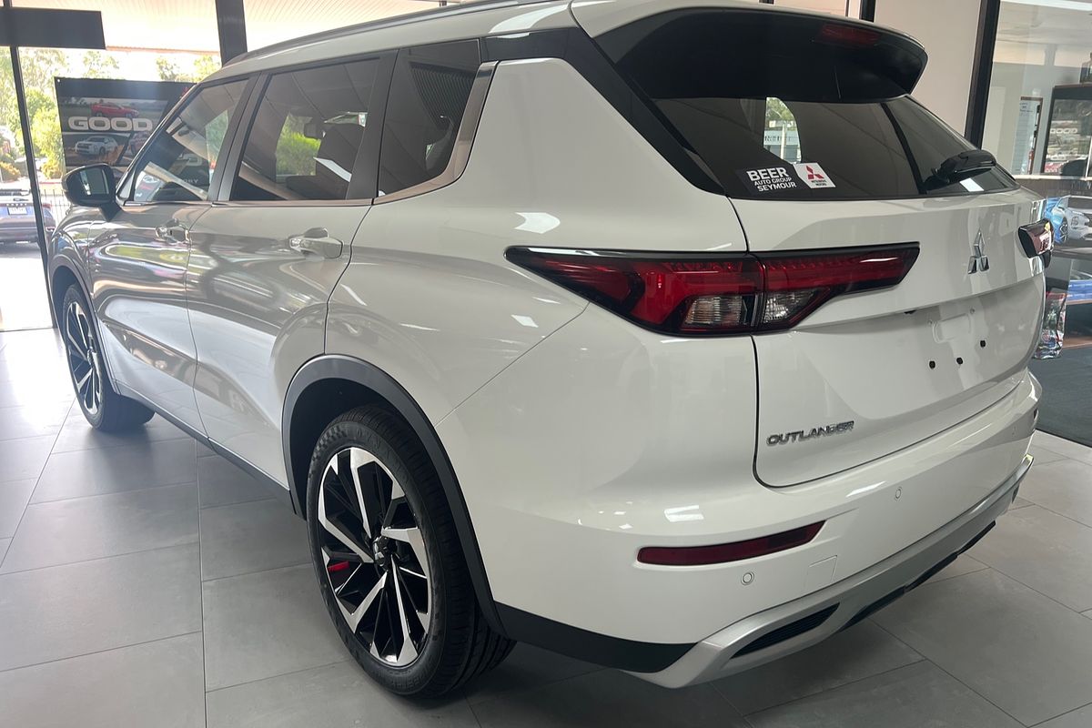 2024 Mitsubishi Outlander LS ZM