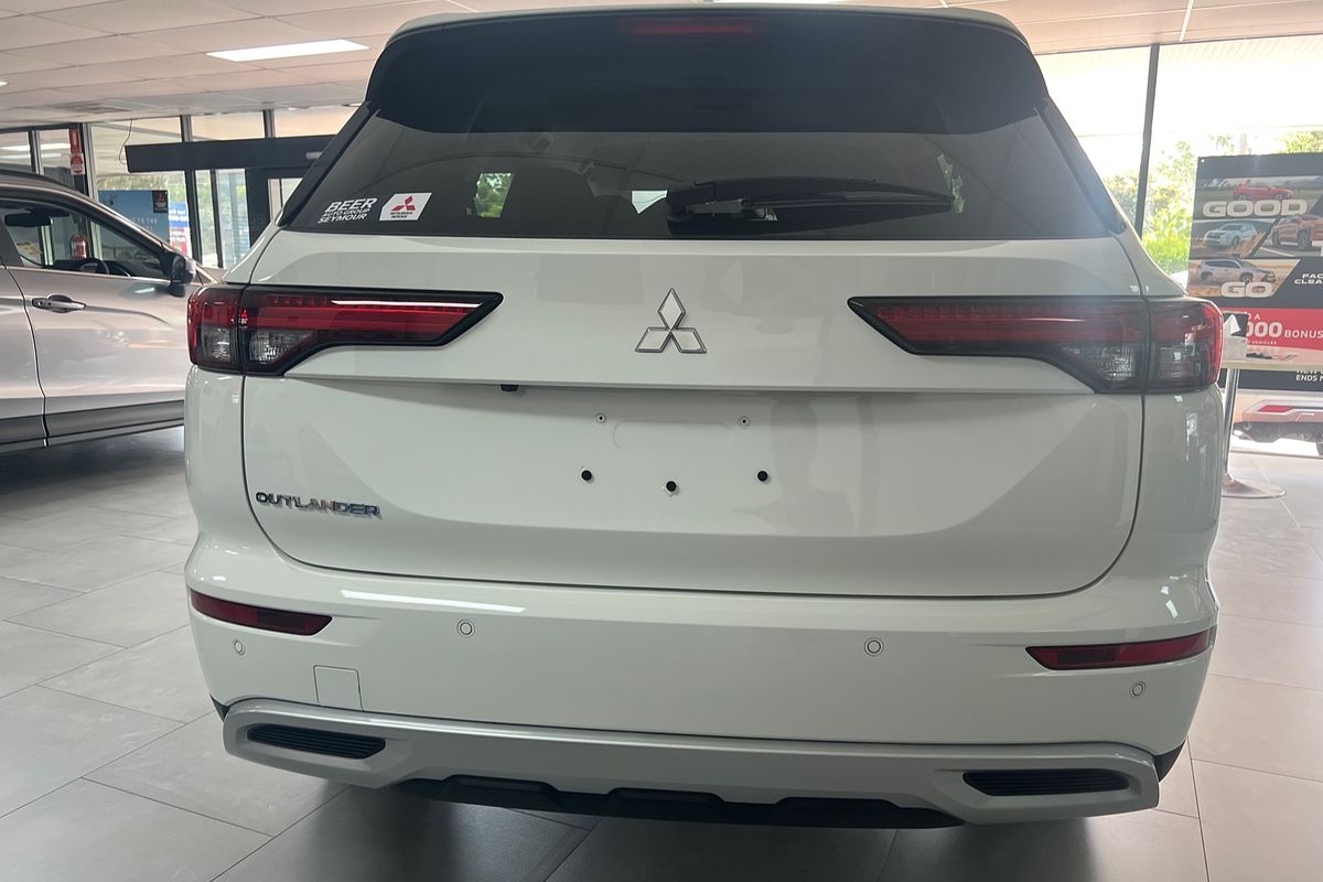 2024 Mitsubishi Outlander LS ZM