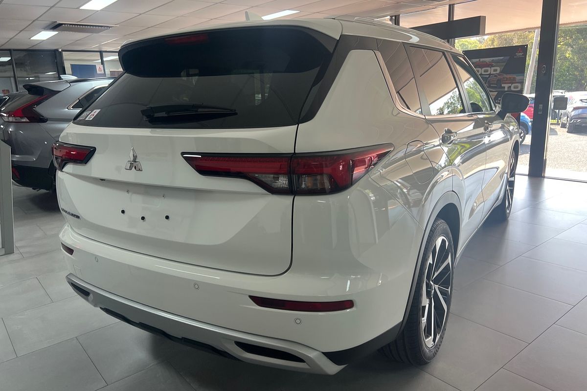 2024 Mitsubishi Outlander LS ZM