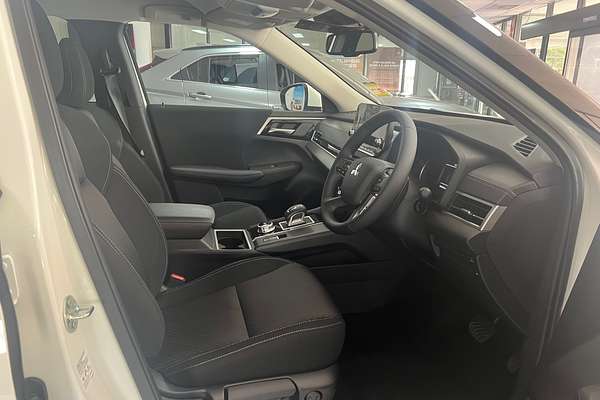 2024 Mitsubishi Outlander LS ZM