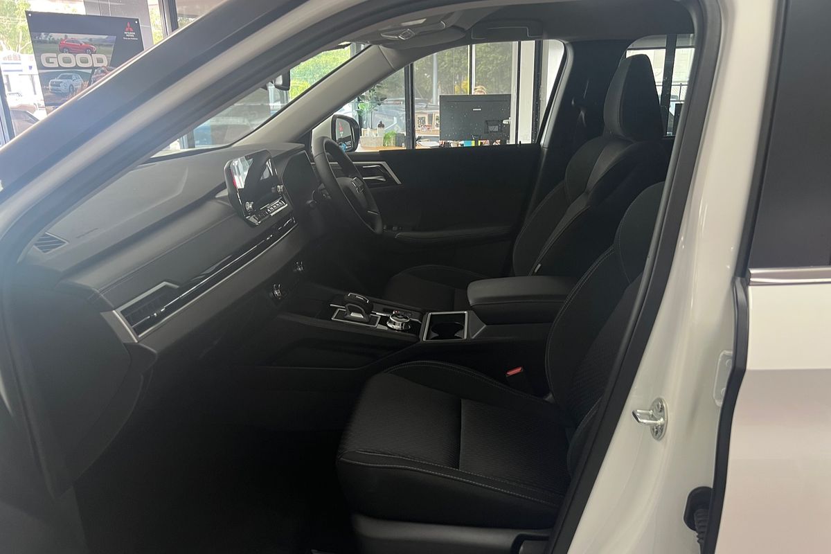 2024 Mitsubishi Outlander LS ZM