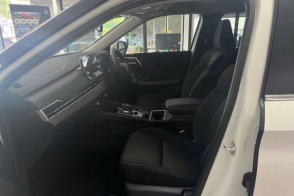 2024 Mitsubishi Outlander LS ZM