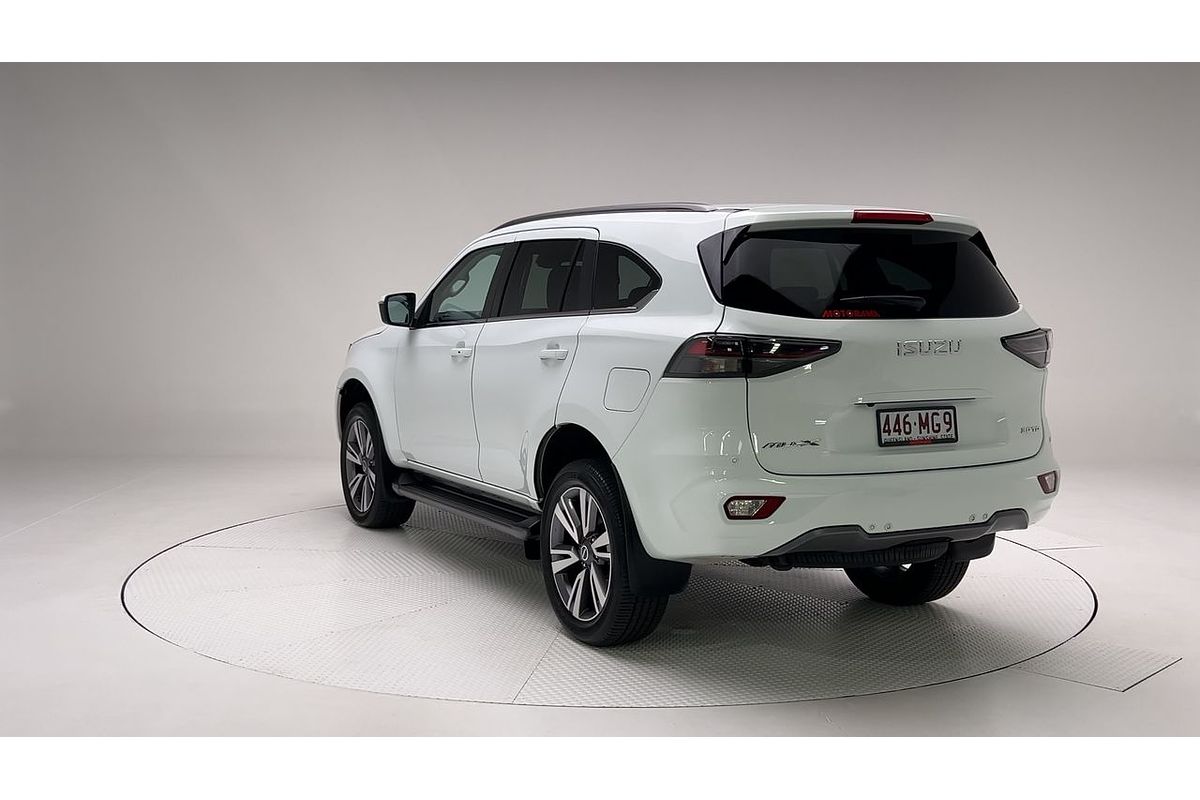 2022 Isuzu MU-X LS-T