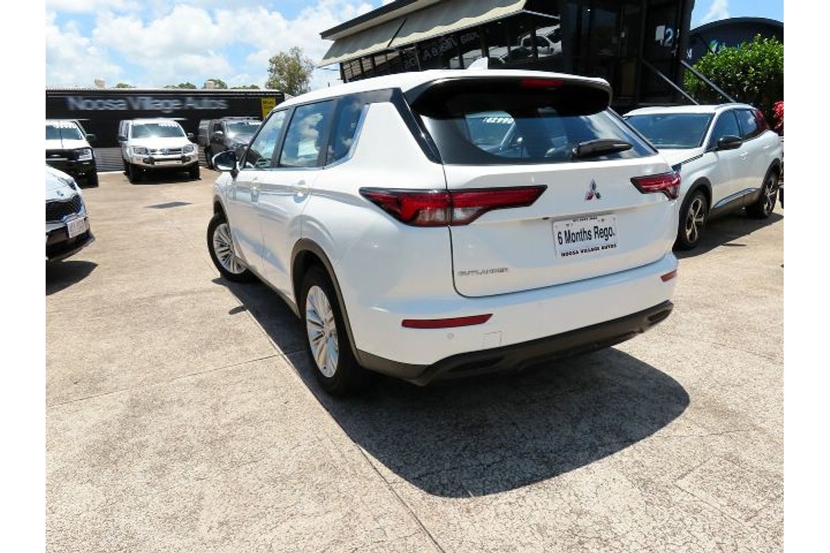 2022 Mitsubishi Outlander ES ZM