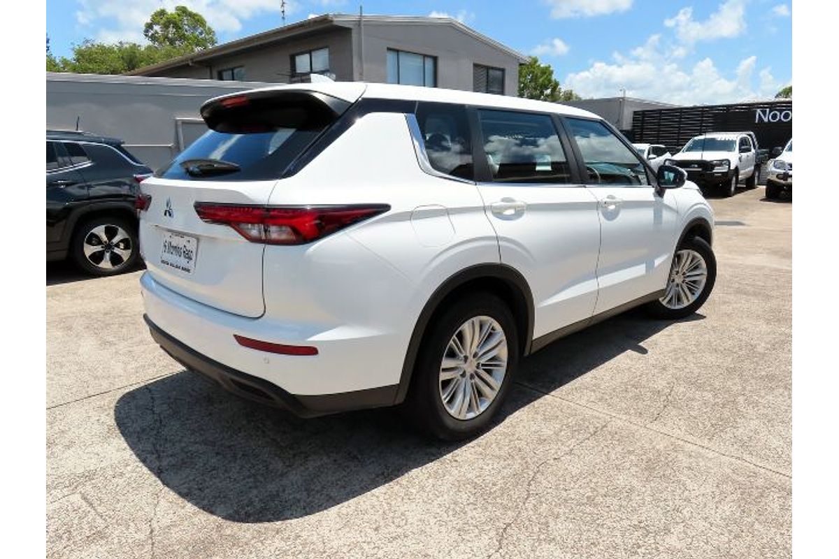 2022 Mitsubishi Outlander ES ZM