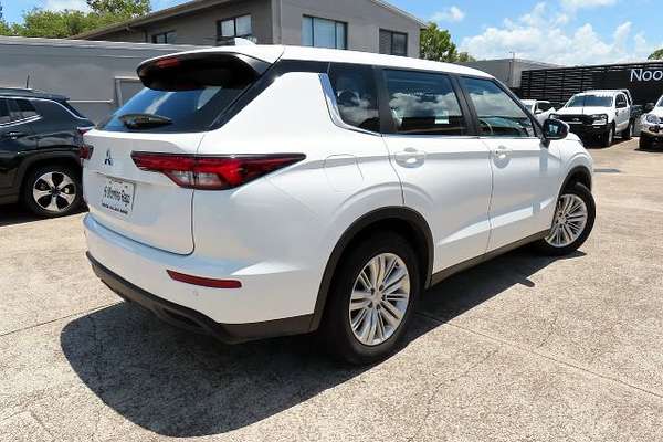 2022 Mitsubishi Outlander ES ZM