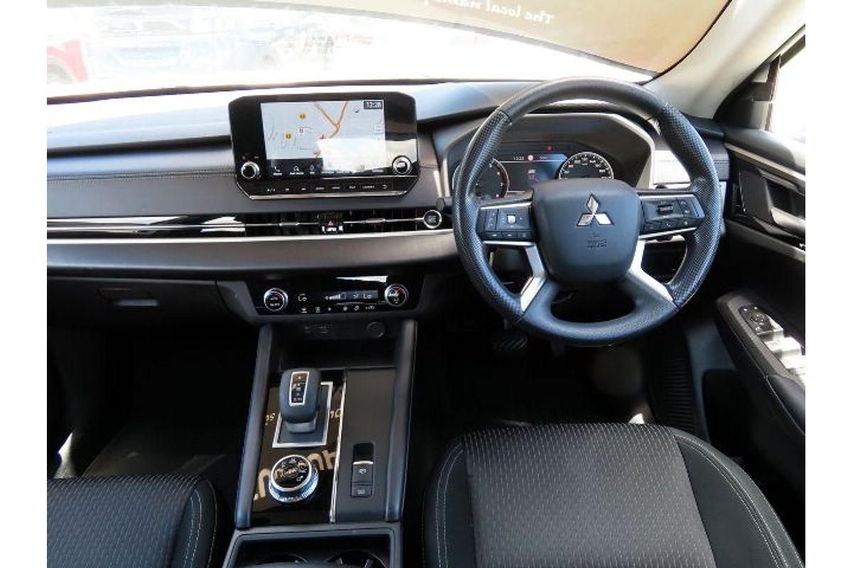 2022 Mitsubishi Outlander ES ZM