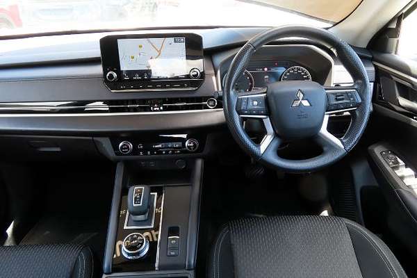 2022 Mitsubishi Outlander ES ZM