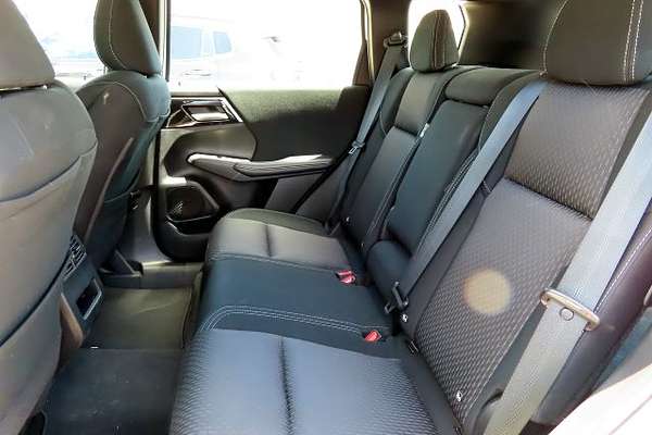 2022 Mitsubishi Outlander ES ZM