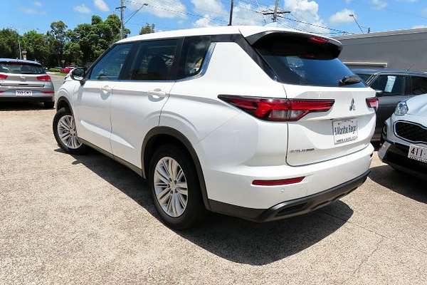 2022 Mitsubishi Outlander ES ZM