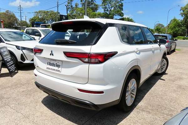 2022 Mitsubishi Outlander ES ZM