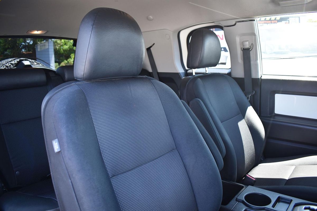 2013 Toyota FJ Cruiser GSJ15R