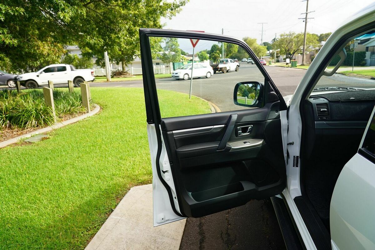 2017 Mitsubishi Pajero GLX LWB (4x4) NX MY17