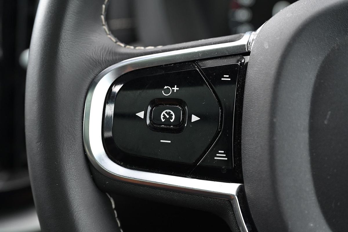 2021 Volvo XC60 T6 R-Design
