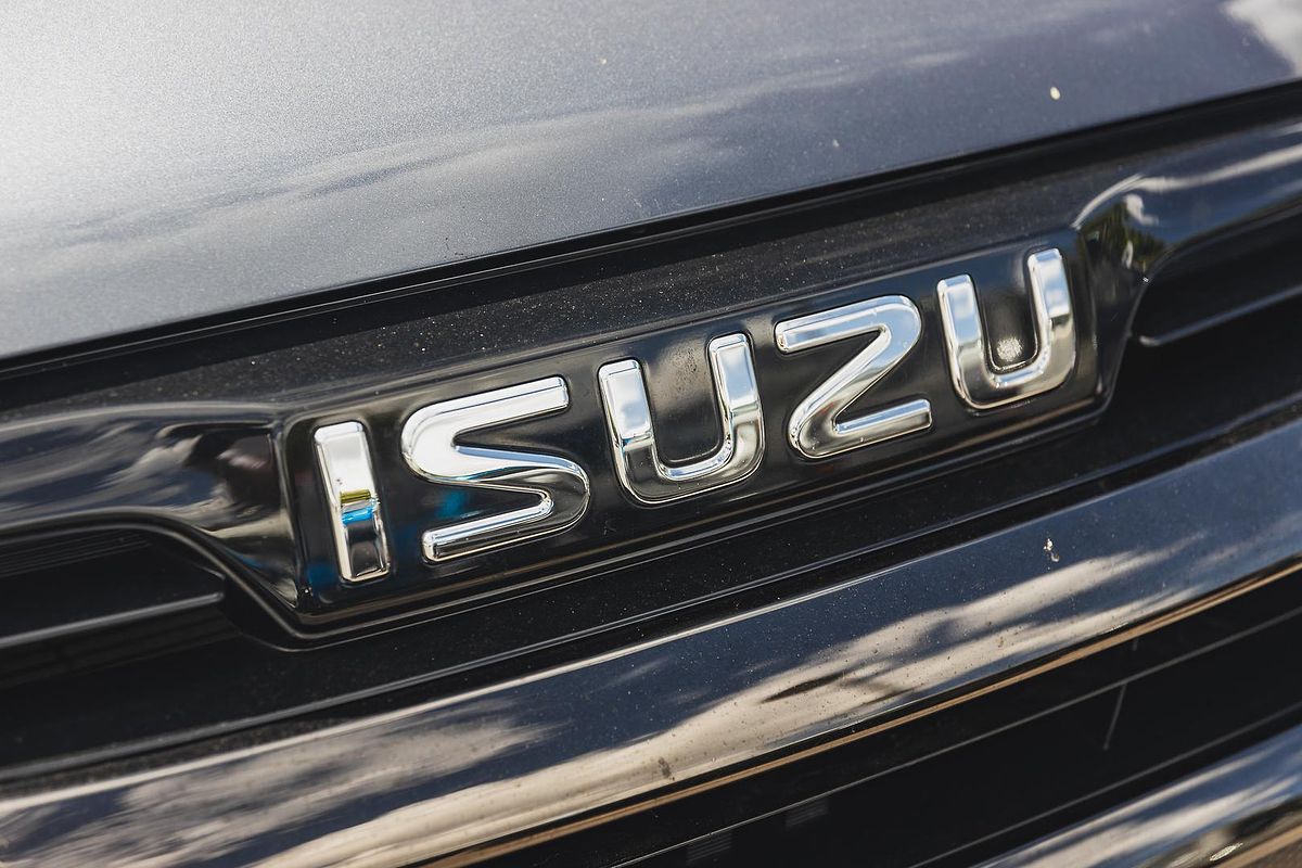 2020 Isuzu MU-X Onyx Edition