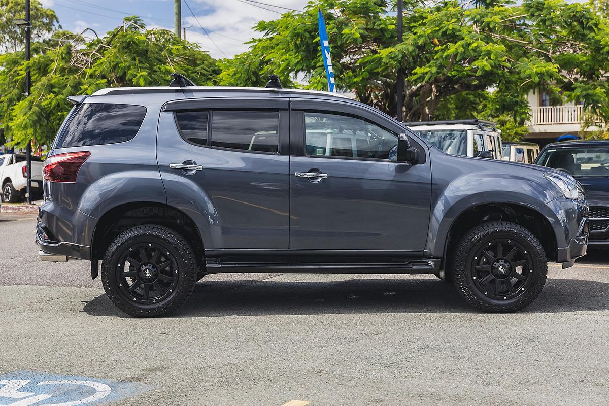 2020 Isuzu MU-X Onyx Edition