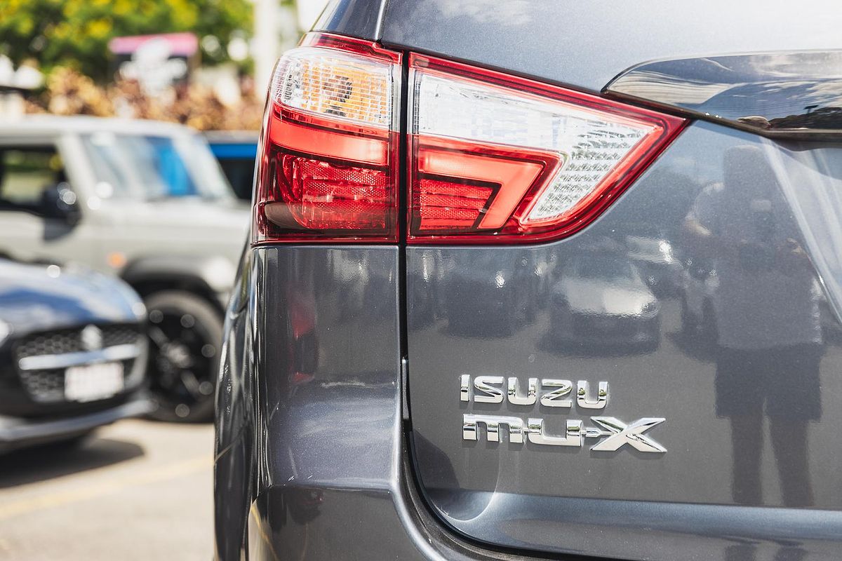 2020 Isuzu MU-X Onyx Edition