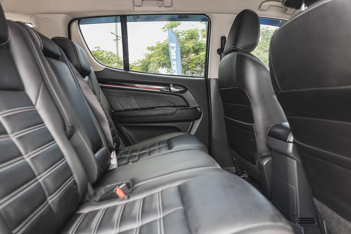2020 Isuzu MU-X Onyx Edition