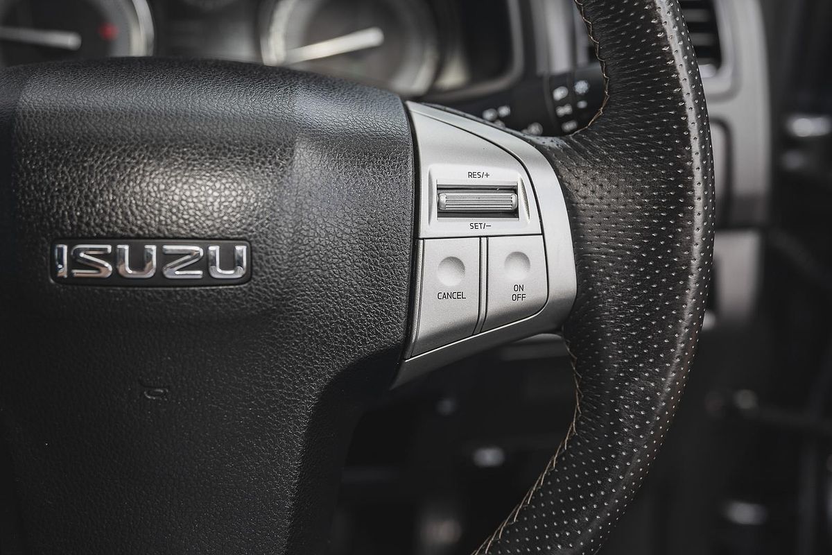 2020 Isuzu MU-X Onyx Edition