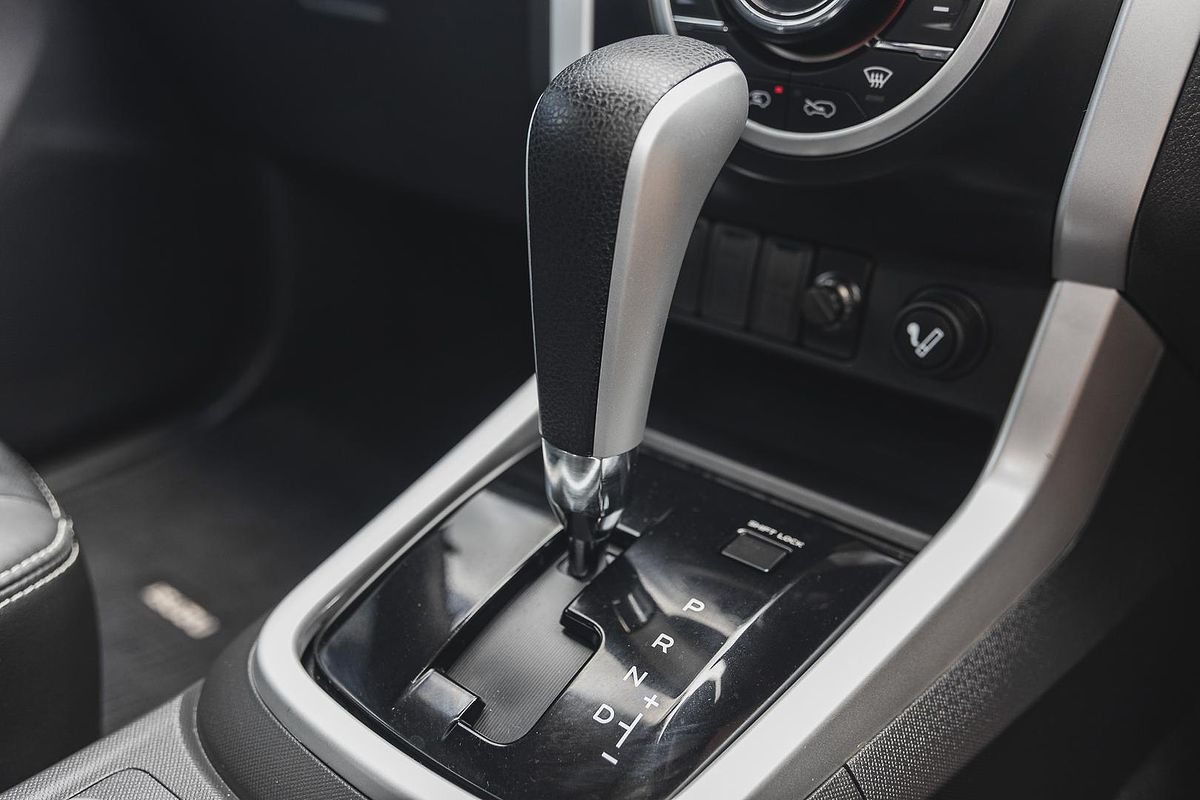 2020 Isuzu MU-X Onyx Edition