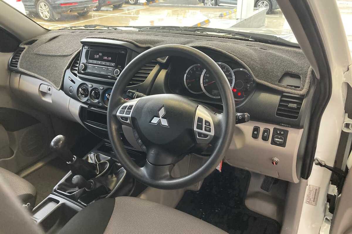 2015 Mitsubishi TRITON GLX MN