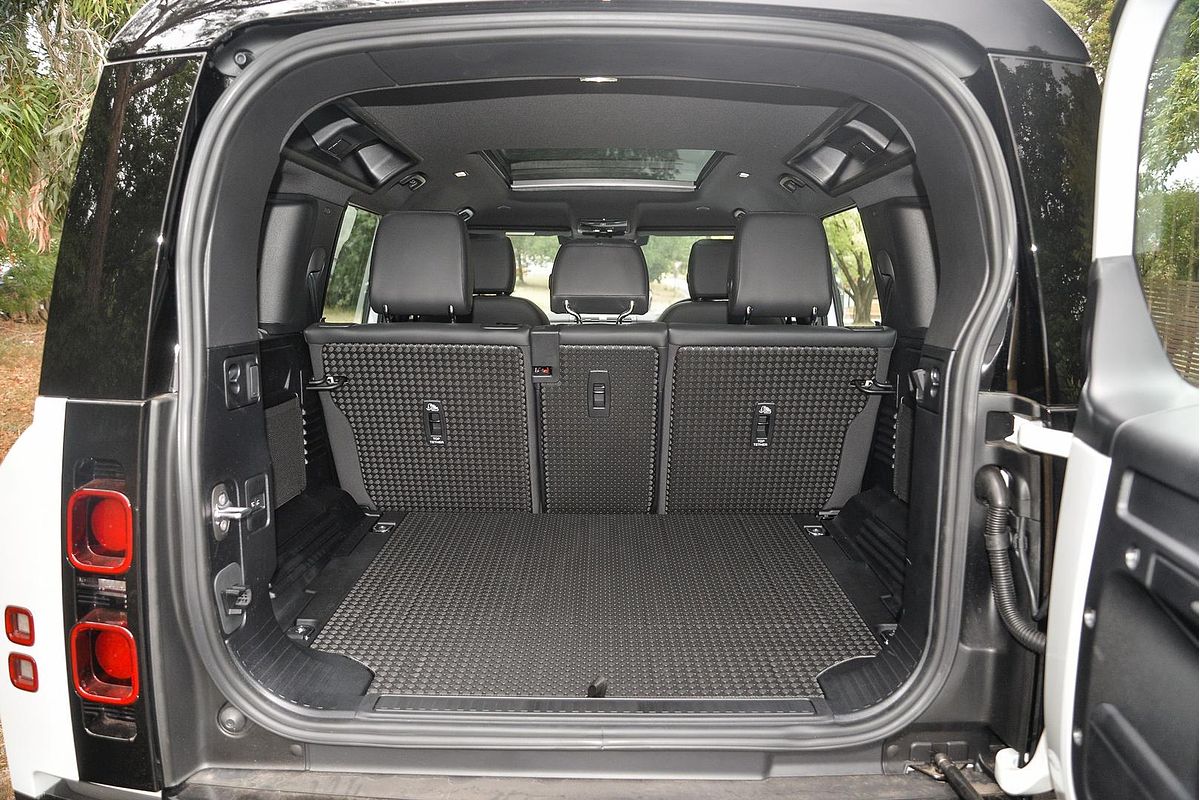 2024 Land Rover Defender 110 P400 X-Dynamic SE L663