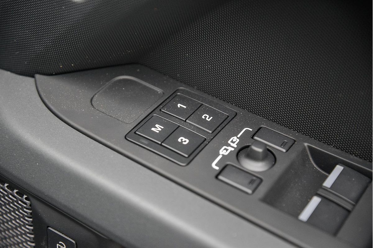 2024 Land Rover Defender 110 P400 X-Dynamic SE L663