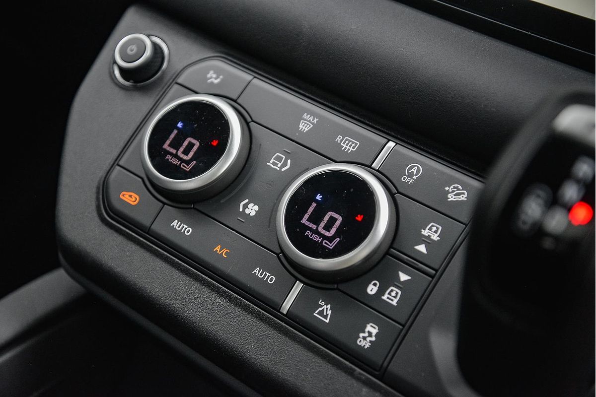 2024 Land Rover Defender 110 P400 X-Dynamic SE L663