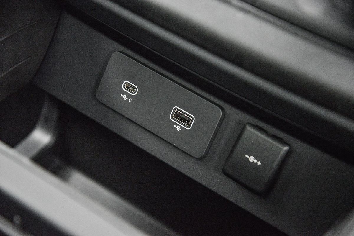 2024 Land Rover Defender 110 P400 X-Dynamic SE L663